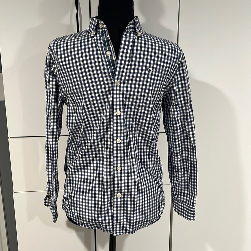 Boy’s‎ Vineyard Vines shirt . Size M